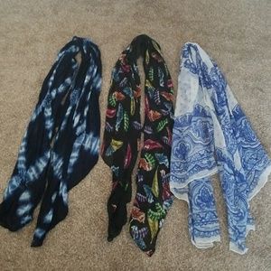Bulk lot- 3 scarfs